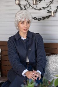 short lifting style wig in gray color